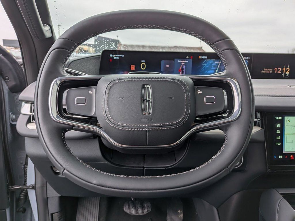 New 2025 Lincoln Navigator Reserve w/ Jet Appearance Package AWD/4WD image 18