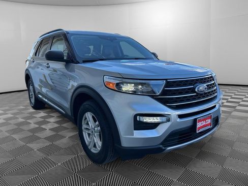Used 2024 Ford Explorer XLT w/ Equipment Group 202A AWD/4WD image 3