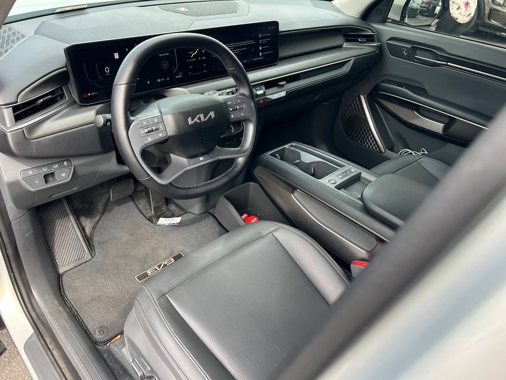 Certified 2024 Kia EV9 Light Long Range RWD image 15