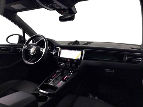 Certified 2025 Porsche Macan image 21