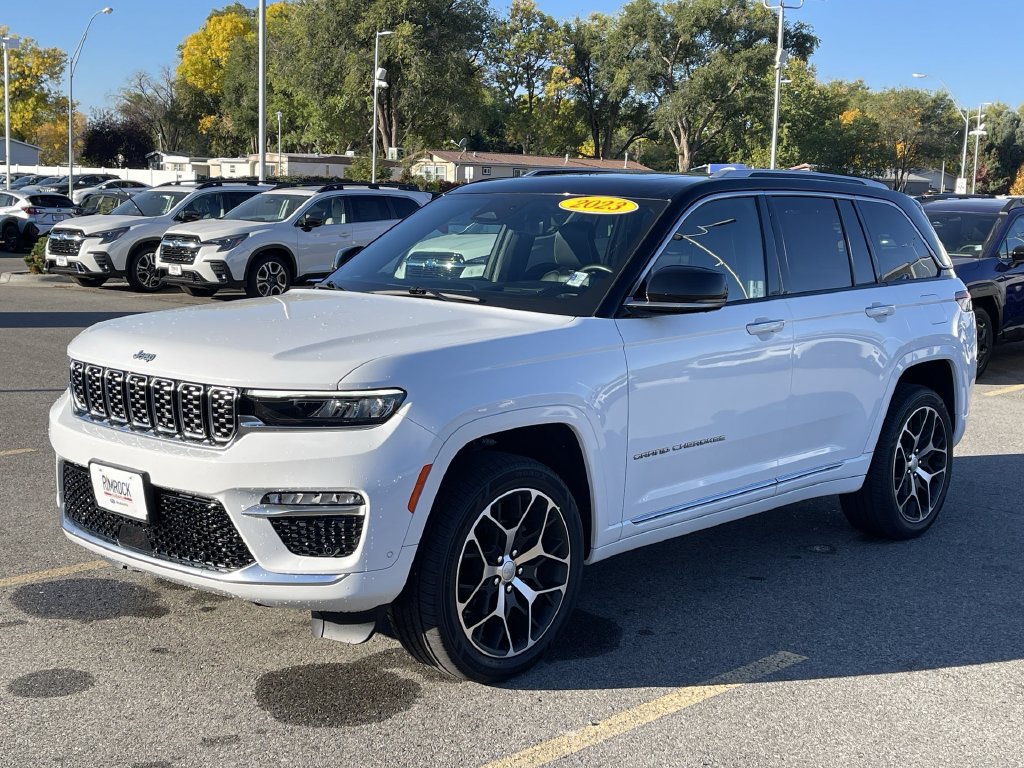 Used 2023 Jeep Grand Cherokee Summit AWD/4WD image 3