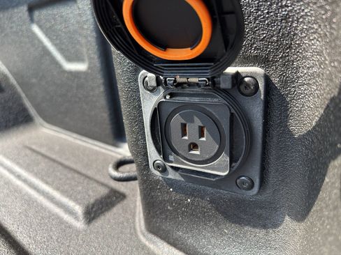 Used 2024 Chevrolet Silverado 2500 Custom w/ Custom Value Package image 16