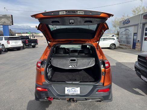 Used 2015 Jeep Cherokee Trailhawk w/ Cold Weather Group image 12