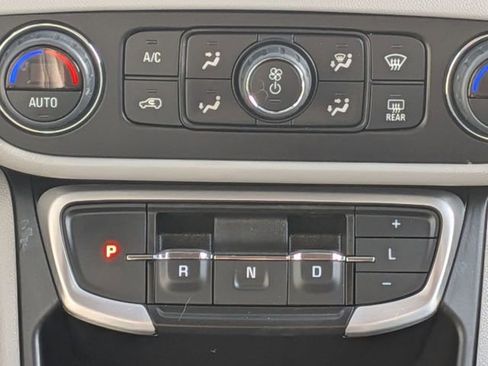 Used 2023 GMC Terrain SLE w/ Driver Convenience Package image 25