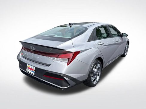 Used 2025 Hyundai Elantra Sport FWD image 5