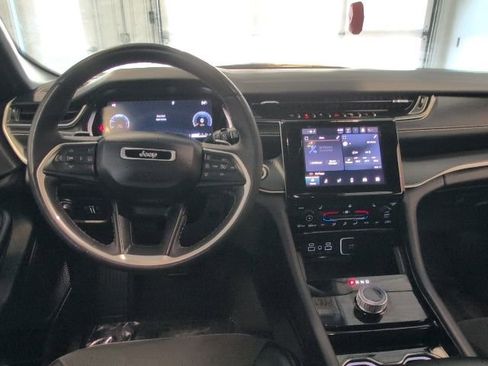 Used 2023 Jeep Grand Cherokee Altitude AWD/4WD image 17