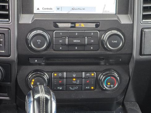 Used 2018 Ford F150 XLT w/ Equipment Group 302A Luxury AWD/4WD image 19