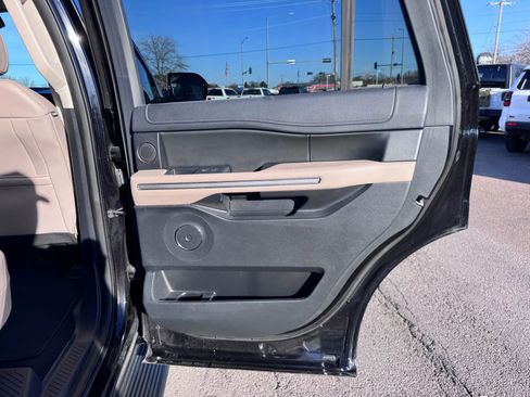 Used 2024 Ford Expedition Limited AWD/4WD image 14
