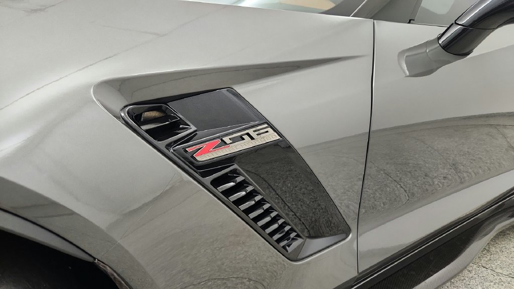 Used 2015 Chevrolet Corvette Z06 w/ 3LZ Preferred Equipment Group RWD image 15