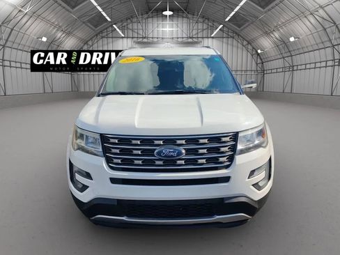 Used 2016 Ford Explorer XLT image 2