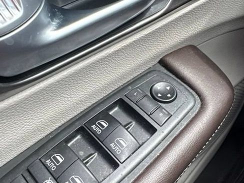 Used 2019 Chrysler Pacifica Touring-L Plus FWD image 18