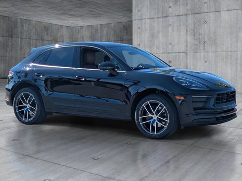 Used 2024 Porsche Macan Premium image 7