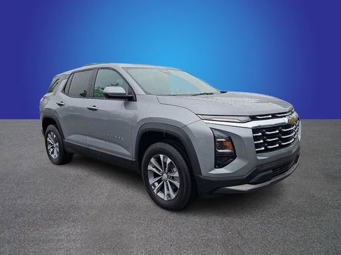 Used 2025 Chevrolet Equinox LT FWD image 3