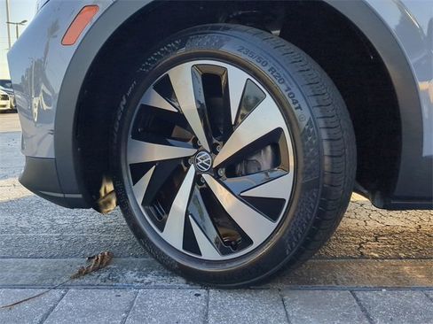 Certified 2021 Volkswagen ID.4 Pro S w/ Gradient Package image 36