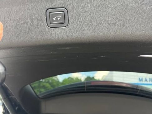 Used 2018 Buick Enclave Essence AWD/4WD image 6