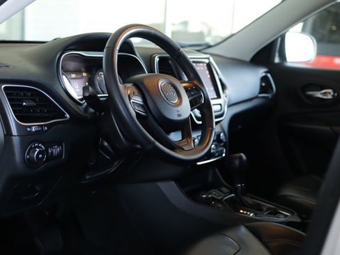 Used 2019 Jeep Cherokee Trailhawk w/ Cold Weather Group image 9