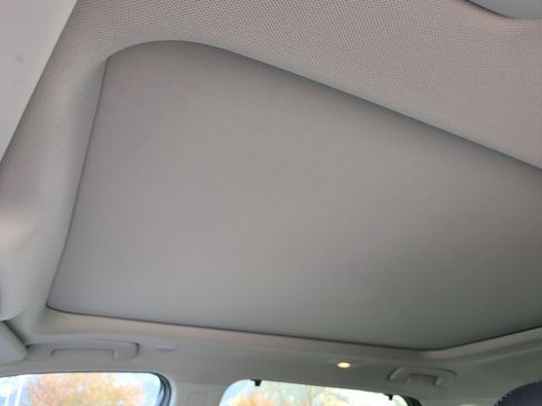 Used 2025 Nissan Rogue SL w/ Tech Package image 27