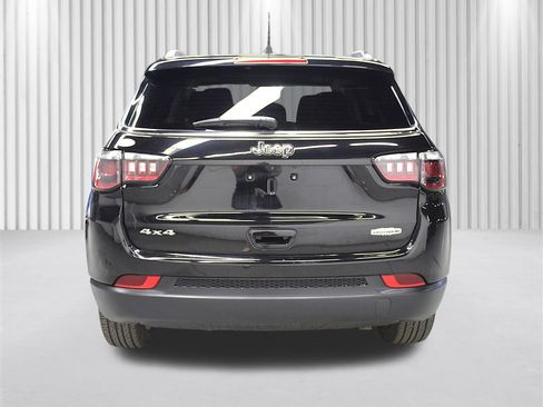 Certified 2022 Jeep Compass Latitude w/ Sun and Sound Group AWD/4WD image 4