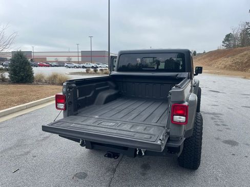 Used 2023 Jeep Gladiator Overland w/ Cold Weather Group image 21