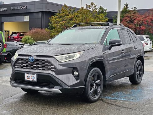 Used 2020 Toyota RAV4 XSE image 3