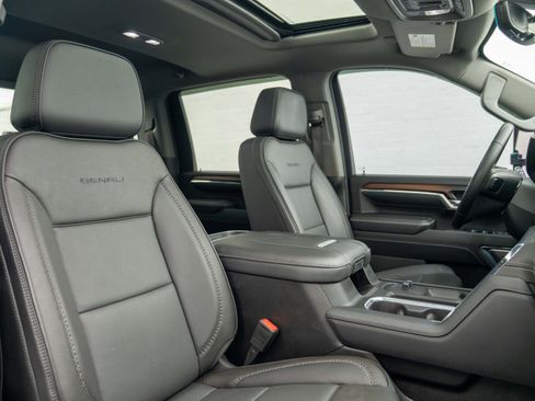 Used 2024 GMC Sierra 3500 Denali w/ Denali Reserve Package image 37