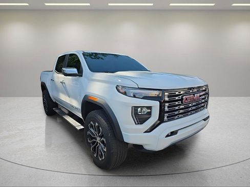 Used 2023 GMC Canyon Denali image 4