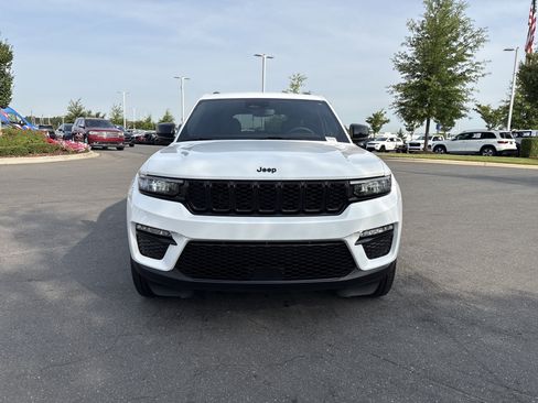 Certified 2024 Jeep Grand Cherokee Limited w/ Black Appearance Package AWD/4WD image 3