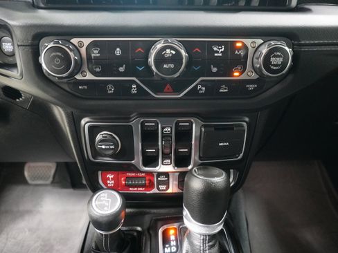 Used 2024 Jeep Wrangler Unlimited Rubicon w/ XTREMEE 35" Tire Package image 23