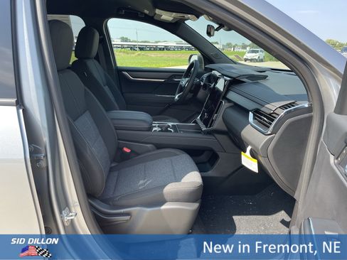 New 2026 GMC Acadia Elevation image 10