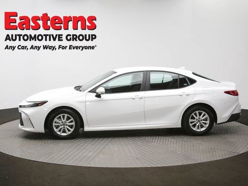 Used 2025 Toyota Camry LE image 58