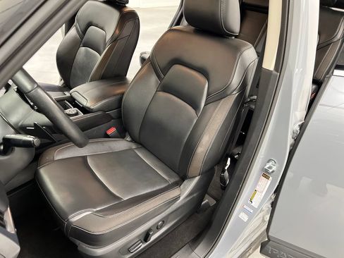 Used 2024 Nissan Pathfinder SL AWD/4WD image 11
