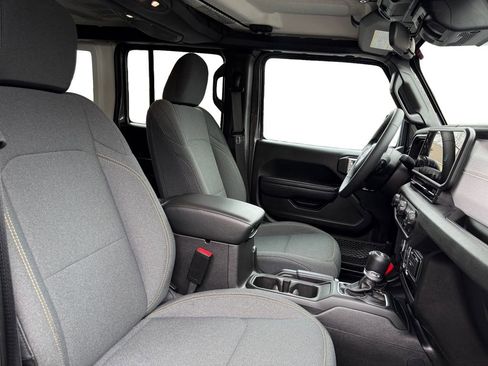 Used 2025 Jeep Wrangler Sport S image 15