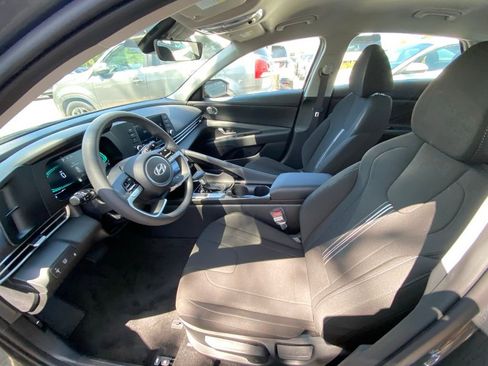 New 2026 Hyundai Elantra Hybrid FWD image 28