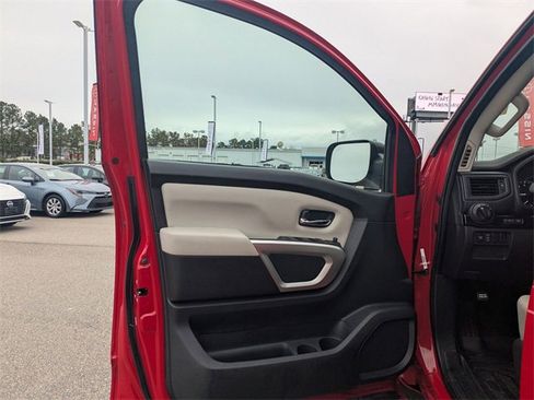 Used 2023 Nissan Titan SV w/ SV Convenience Package image 11