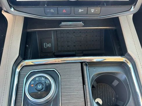 Used 2023 Ford Expedition Limited image 32