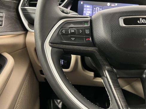 Used 2024 Jeep Grand Cherokee Limited image 32