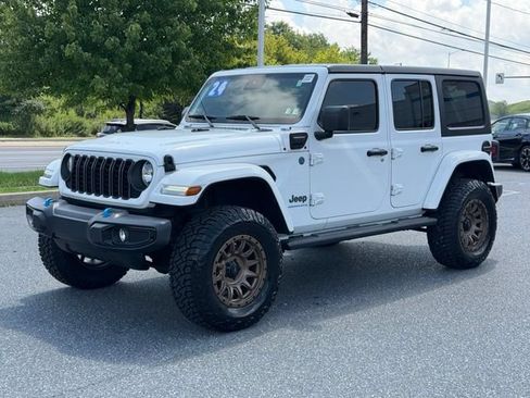 Used 2024 Jeep Wrangler Unlimited w/ Convenience Group AWD/4WD image 9