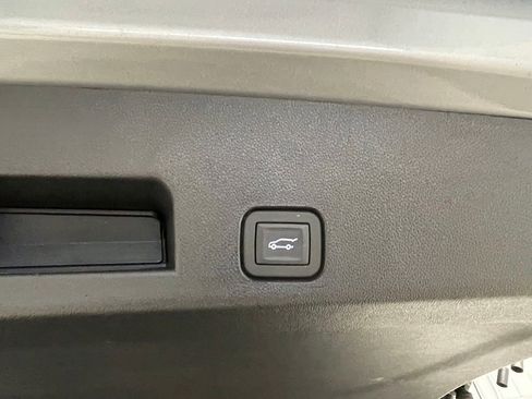 Used 2025 Chevrolet Traverse LT w/ LPO, Floor Liner Package AWD/4WD image 13