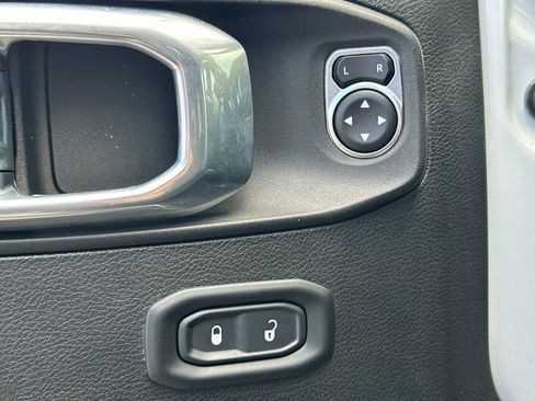 Used 2022 Jeep Wrangler Unlimited Sport AWD/4WD image 14