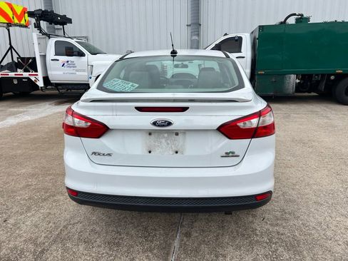 Used 2013 Ford Focus SE w/ Super Fuel Economy (SFE) Pkg FWD image 6