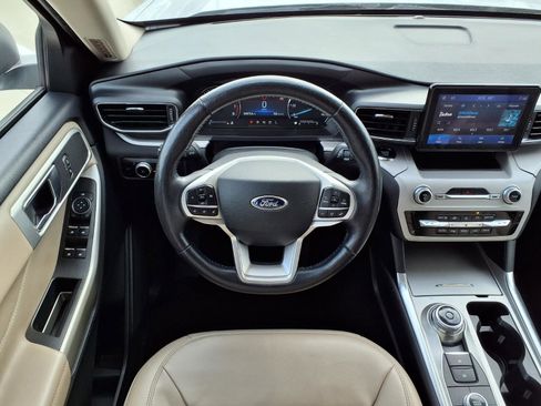 Used 2023 Ford Explorer XLT w/ Equipment Group 202A image 15