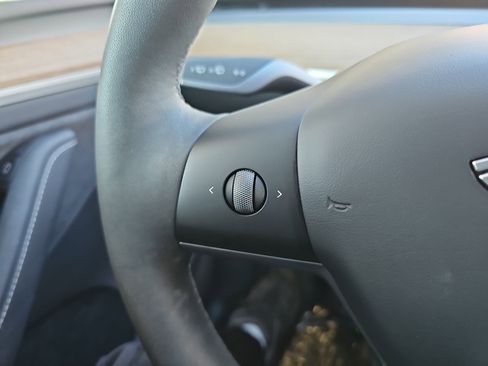 Used 2024 Tesla Model Y Long Range image 17