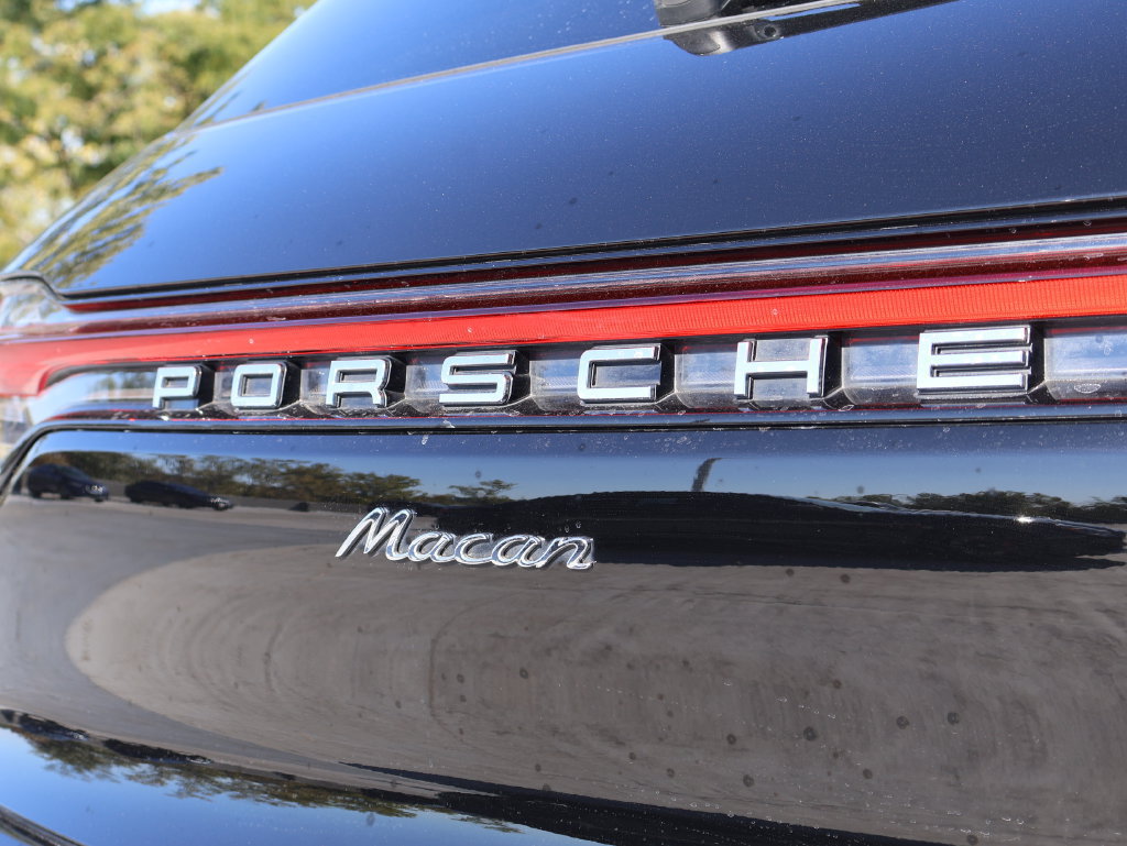 Used 2023 Porsche Macan Turbo AWD/4WD image 8