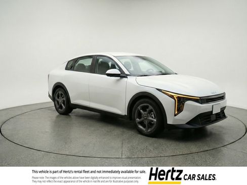 Used 2025 Kia K4 LXS image 1
