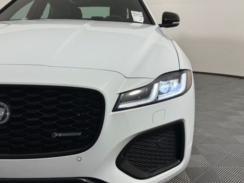 Used 2024 Jaguar XF R-Dynamic SE AWD/4WD image 11