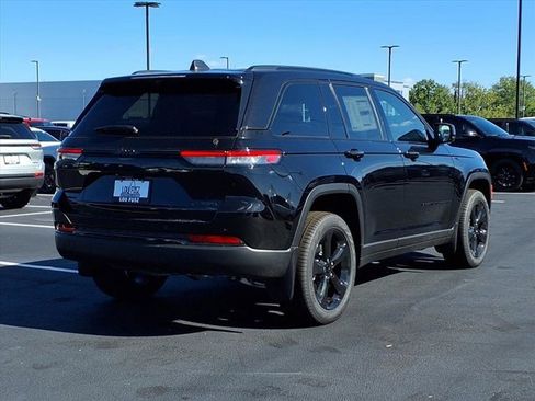 New 2025 Jeep Grand Cherokee Limited w/ Luxury Tech Group II image 16