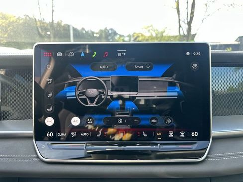 New 2025 Volkswagen Tiguan SE image 21