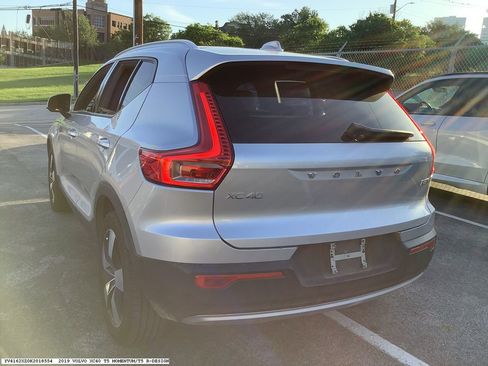 Used 2019 Volvo XC40 T5 Momentum AWD/4WD image 5