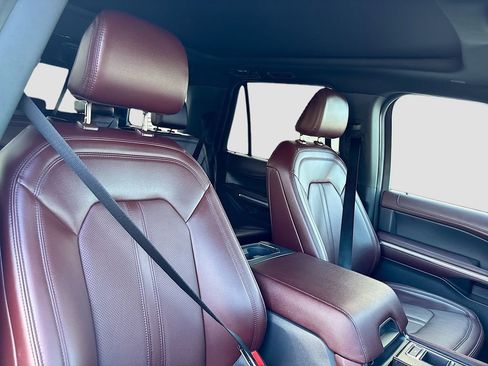Used 2024 Ford Expedition Limited RWD image 31