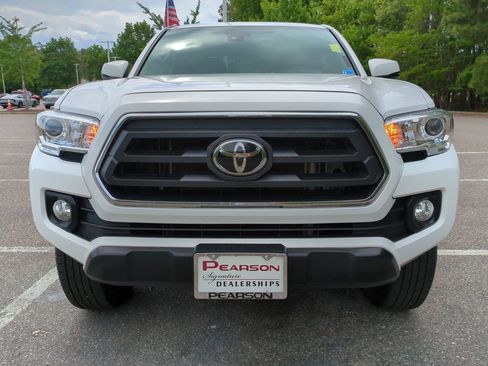 Used 2023 Toyota Tacoma SR5 w/ Technology Package AWD/4WD image 9